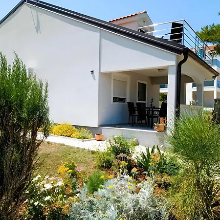 New! Ariela 150m From The Beach, Island Apartment Vir